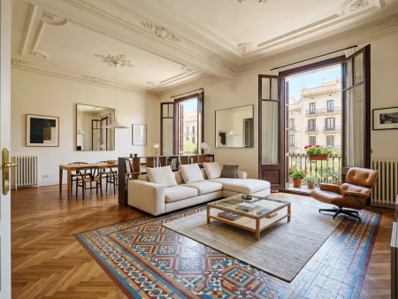 Reforma integral completa en piso modernista del Eixample con mosaico hidráulico y techos altos