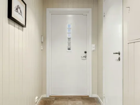 Puerta acorazada de entrada Grado 4 con cerradura de alta seguridad en piso de Sarrià
